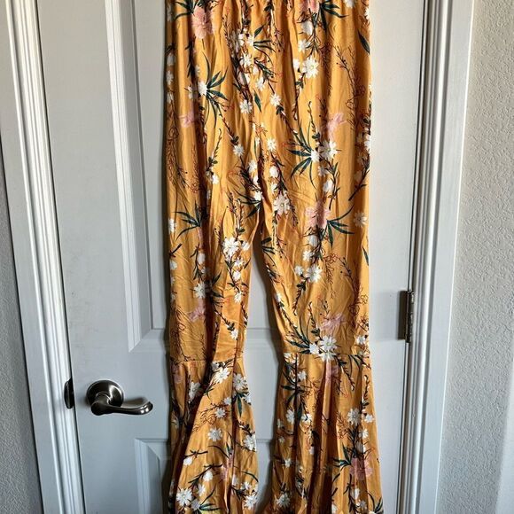 NWT Women’s Bell Bottom Leggings Butterscotch with Floral Pattern- Size Medium - Picture 2 of 6
